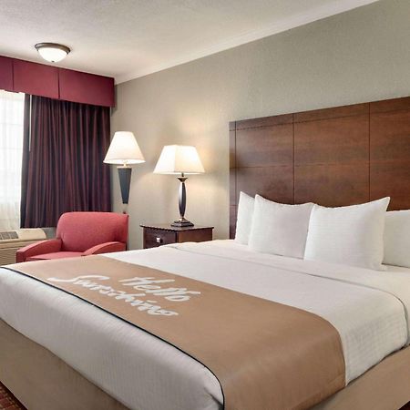 Days Inn By Wyndham Whitmore Lake Екстер'єр фото