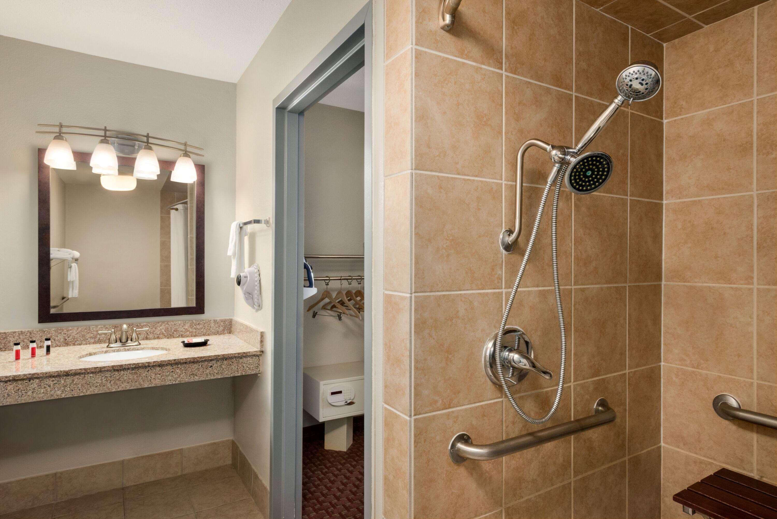 Days Inn By Wyndham Whitmore Lake Ann Arbor Brighton Екстер'єр фото