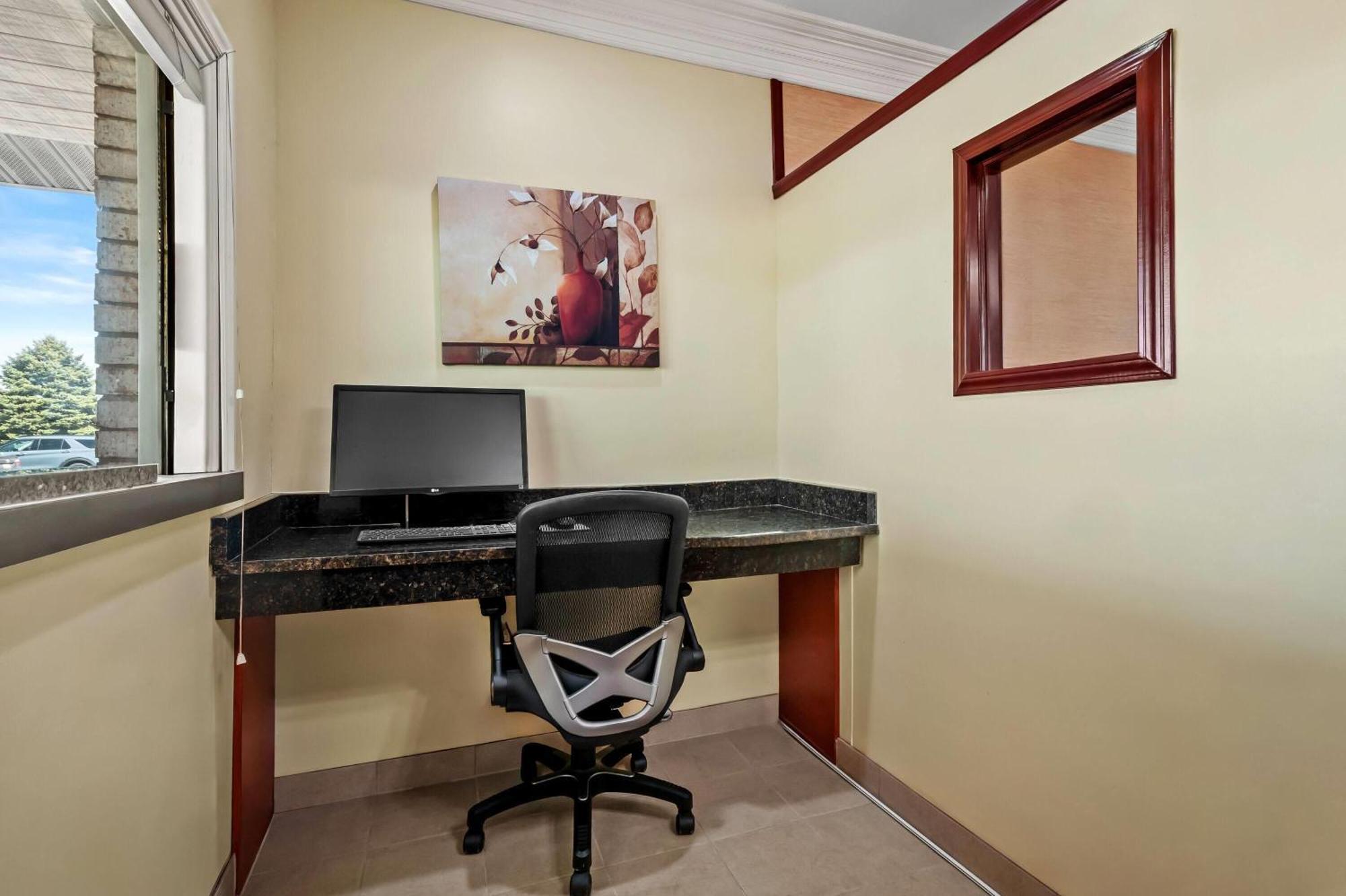 Days Inn By Wyndham Whitmore Lake Ann Arbor Brighton Екстер'єр фото