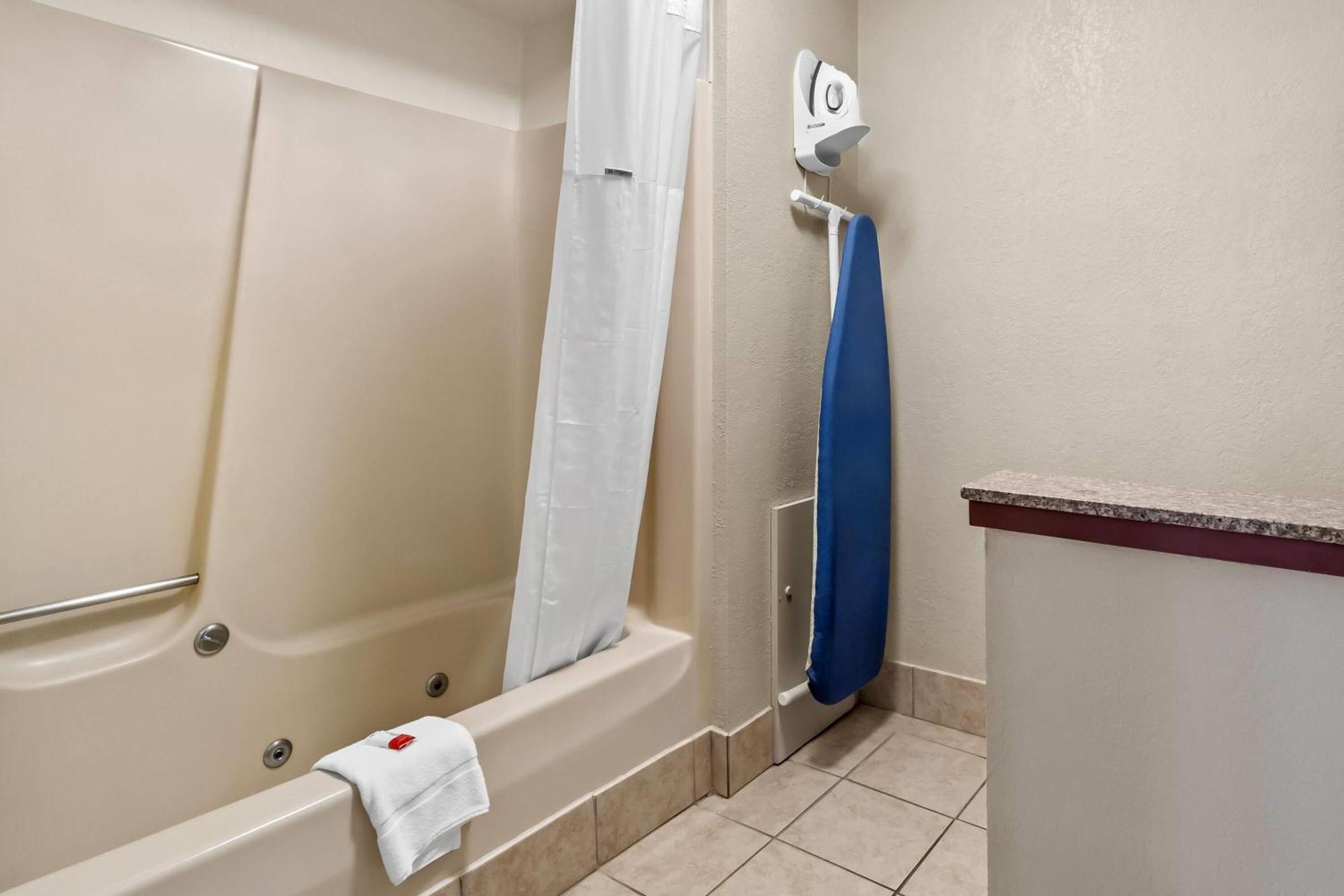 Days Inn By Wyndham Whitmore Lake Ann Arbor Brighton Екстер'єр фото