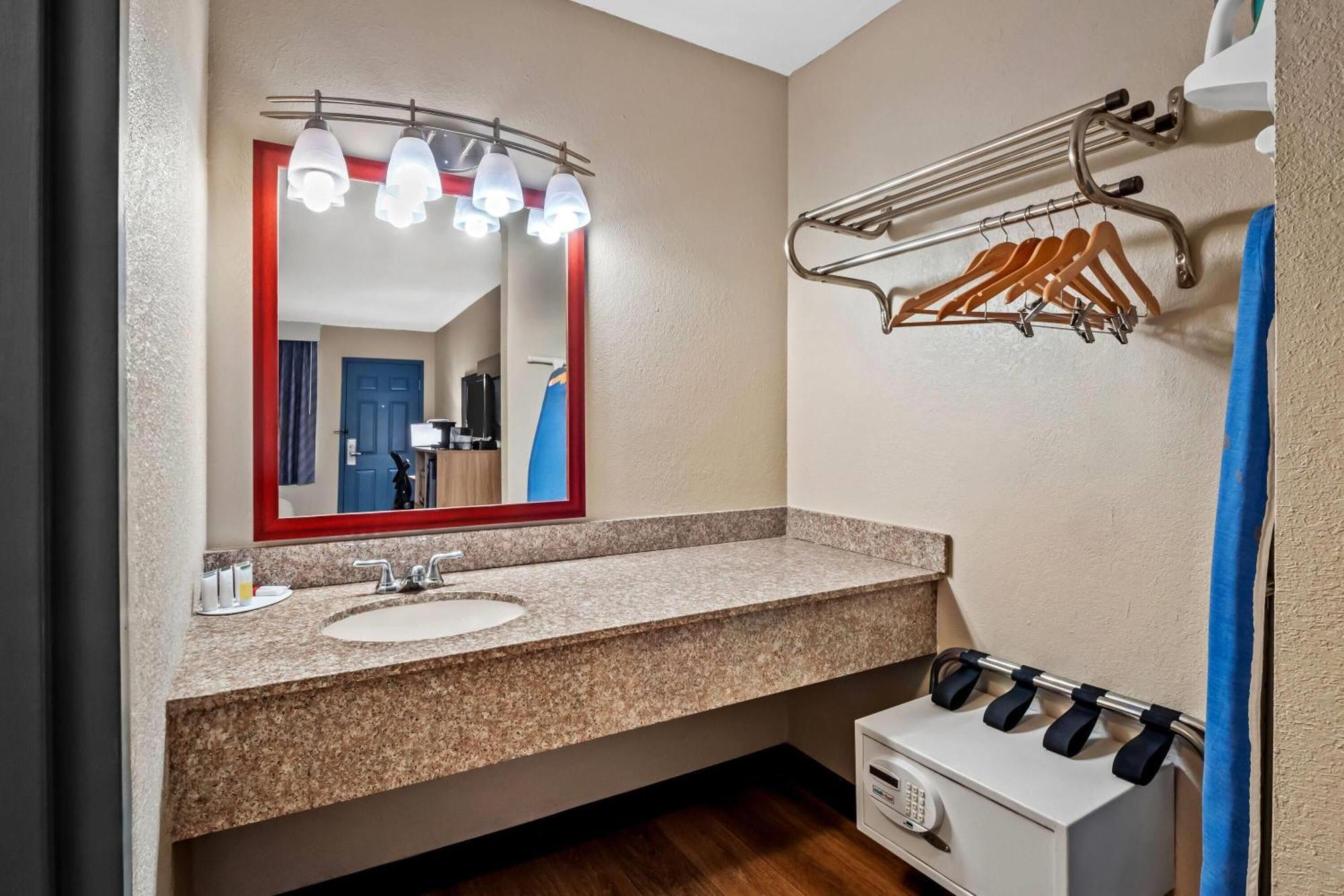 Days Inn By Wyndham Whitmore Lake Ann Arbor Brighton Екстер'єр фото
