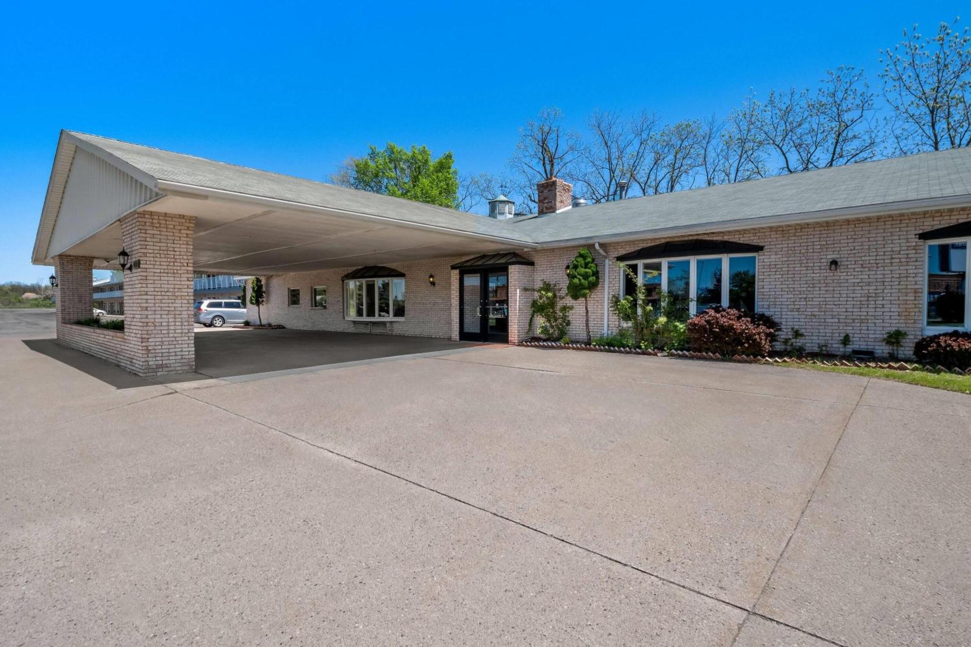 Days Inn By Wyndham Whitmore Lake Ann Arbor Brighton Екстер'єр фото